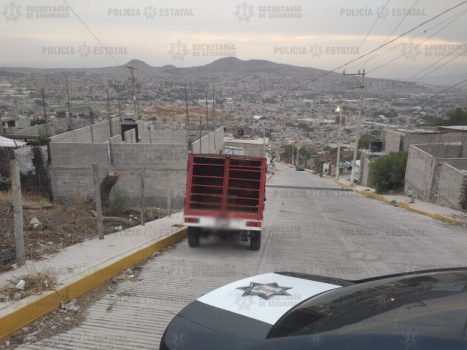 Recuperan camioneta robada en Valle de Chalco