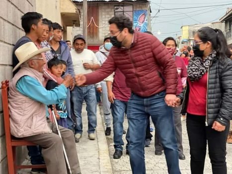Valentín Martínez Castillo continúa con sus recorridos por calles y delegaciones de Ozumba