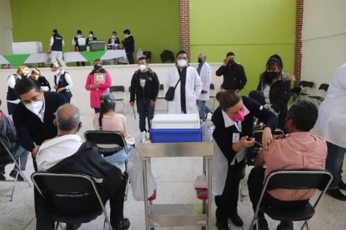 Todo un éxito la aplicación de la vacuna contra el Covid-19 a adultos mayores en Tenango del Aire
