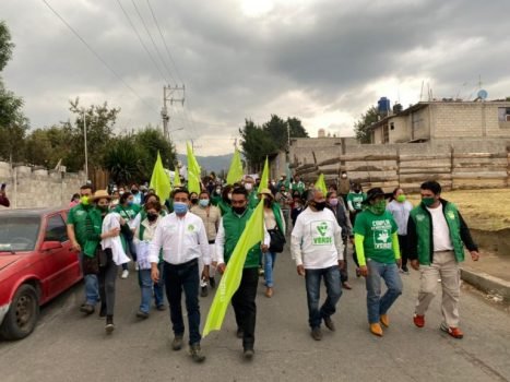 Vecinos de San Juan Grande reciben con emoción a Miguel Ángel Salomón Cortés