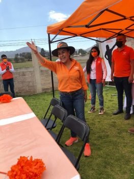 Dennisse Hauffen continúa con sus recorridos por las delegaciones de Amecameca
