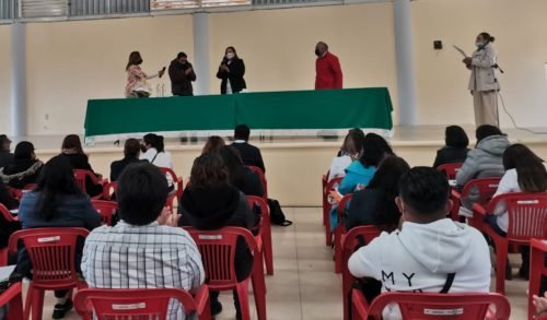 Dictan conferencia a docentes de la región volcanes sobre el nuevo plan de estudios.