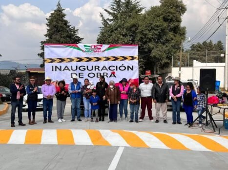 Inaugura Dra. Ivette Topete García la pavimentación de una calle más en Amecameca