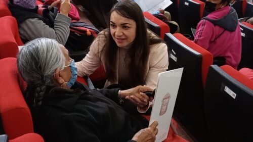 Continúa Dra. Ivette Topete entregando más testamentos a familias de Amecameca