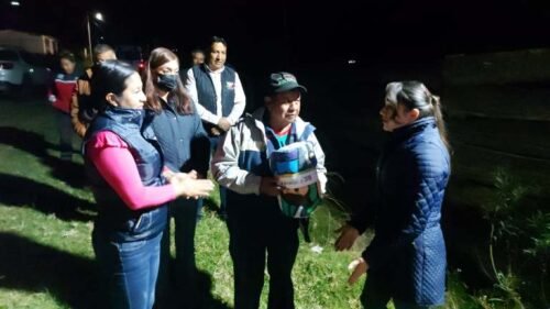 Alcaldesa de Amecameca entregó apoyos invernales en Coordinación con el DIFEM