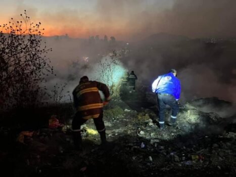 Bomberos de cuatro municipios participaron en incendio de tiradero de Ozumba